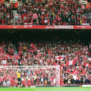 The Premiership trophy is engraved before the match. Arsenal 4: 3 Everton, F. A