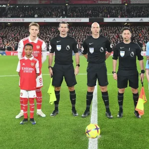 Print of Arsenal vs Manchester City Captains Pre-Match Handshake