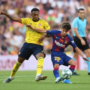Print of Joe Willock tackling Riqui Puig at Nou Camp