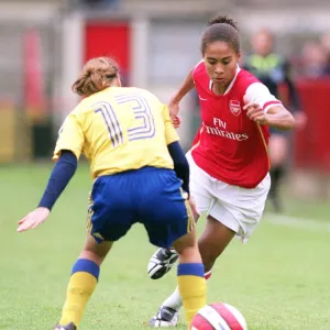 Rachel Yankey (Arsenal) Bettina Falk (Brondby)