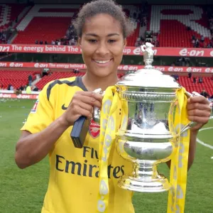 Rachel Yankey con la Coppa dell'FA Rachel Yankey con la Coppa dell'FA