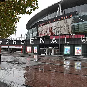 Rainy Premier League Clash: Arsenal vs. Nottingham Forest at Emirates Stadium (2022-23)