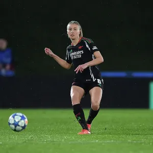 Real Madrid CF v Arsenal FC - UEFA Women's Champions League Quarter Finals First Leg Real Madrid CF v Arsenal FC - UEFA Women's Champions League Quarter Finals First Leg