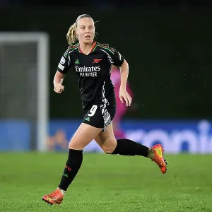 Real Madrid CF v Arsenal FC - UEFA Women's Champions League Quarter Finals First Leg Real Madrid CF v Arsenal FC - UEFA Women's Champions League Quarter Finals First Leg