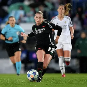 Real Madrid CF v Arsenal FC - UEFA Women's Champions League Quarter Finals First Leg Real Madrid CF v Arsenal FC - UEFA Women's Champions League Quarter Finals First Leg
