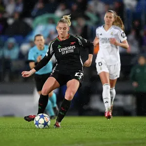 Real Madrid CF v Arsenal FC - UEFA Women's Champions League Quarter Finals First Leg Real Madrid CF v Arsenal FC - UEFA Women's Champions League Quarter Finals First Leg