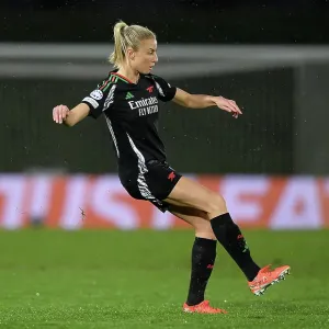 Real Madrid CF v Arsenal FC - UEFA Women's Champions League Quarter Finals First Leg Real Madrid CF v Arsenal FC - UEFA Women's Champions League Quarter Finals First Leg