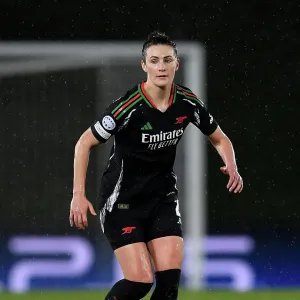 Real Madrid CF v Arsenal FC - UEFA Women's Champions League Quarter Finals First Leg Real Madrid CF v Arsenal FC - UEFA Women's Champions League Quarter Finals First Leg