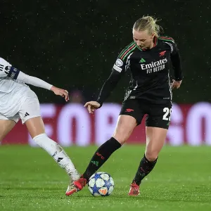 Real Madrid CF v Arsenal FC - UEFA Women's Champions League Quarter Finals First Leg Real Madrid CF v Arsenal FC - UEFA Women's Champions League Quarter Finals First Leg
