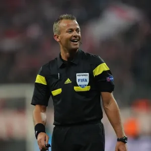 Referee Svein Oddvar Moen Overssees Tense Bayern Munich vs. Arsenal UEFA Champions League Clash Referee Svein Oddvar Moen Overssees Tense Bayern Munich vs. Arsenal UEFA Champions League Clash