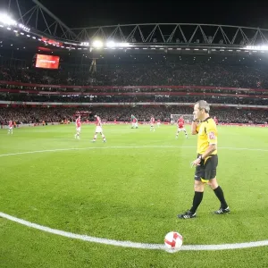 The Referee waits for a signal to start the match. Arsenal 4: 4 Tottenham Hotspur The Referee waits for a signal to start the match. Arsenal 4: 4 Tottenham Hotspur