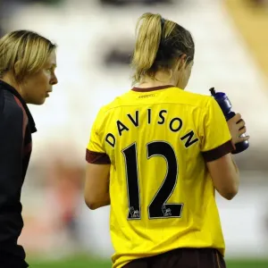 Rehanne Skinner chats to Gemma Davison (Arsenal). Rayo Vallecano 2: 0 Arsenal Ladies Rehanne Skinner chats to Gemma Davison (Arsenal). Rayo Vallecano 2: 0 Arsenal Ladies