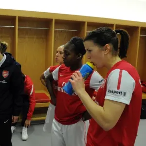 Rihanne Skinner (Assistant Manager) shows Danielle Carter and Niamh Fahey the tactics boards