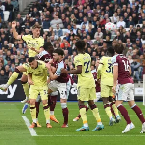 Robby Holding's Thrilling Winner: Arsenal Secures Victory Over West Ham United in Premier League 2021-22