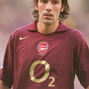 Robert Pires (Arsenal). Chelsea 1: 0 Arsenal. FA Premier League