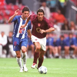Robert Pires (Arsenal) Helder Postiga (Porto). Arsenal 2: 1 Porto Robert Pires (Arsenal) Helder Postiga (Porto). Arsenal 2: 1 Porto