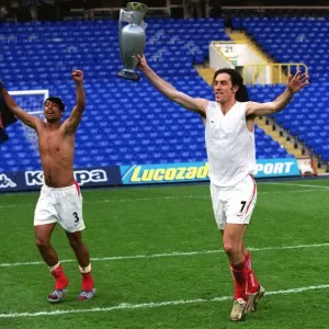 Robert Pires and Ashley Cole (Arsenal) celebrates winning the league