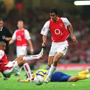 Robert Pires and Gilberto (Arsenal) Anders Svensson (Southampton) Robert Pires and Gilberto (Arsenal) Anders Svensson (Southampton)
