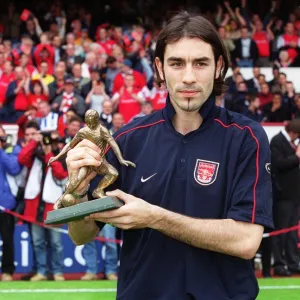 Robert Pires recieves the Football Writers player of the Year award