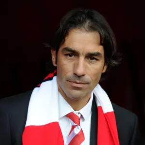 Robert Pires Returns: A Reunion with Arsenal Legends (2013-14) Robert Pires Returns: A Reunion with Arsenal Legends (2013-14)