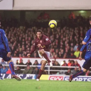 Robert Pires scores Arsenals 4th goal past Chris Riggott (Middlesbrough)