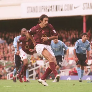 Robert Pires scores Arsenals goal from the penalty spot