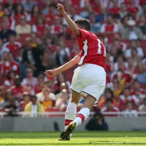Robin van Perise scores Arsenals 4th goal his 2nd