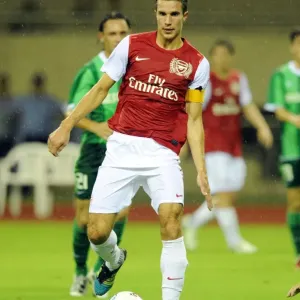 Robin van Persie in Action: Arsenal vs Hangzhou Greentown, 2011 Robin van Persie in Action: Arsenal vs Hangzhou Greentown, 2011
