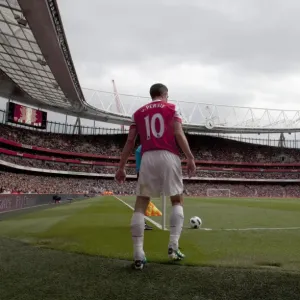 Robin van Persie (Arsenal). Arsenal 1: 2 Aston Villa. Barclays Premier League Robin van Persie (Arsenal). Arsenal 1: 2 Aston Villa. Barclays Premier League