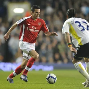 Robin van Persie (Arsenal) Beniot Assou-Ekotto (Tottenham). Tottenham Hotspur 2: 1 Arsenal