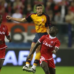 Robin van Persie (Arsenal) Cheick Tiote (FC Twente) Robin van Persie (Arsenal) Cheick Tiote (FC Twente)