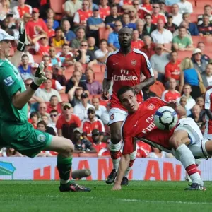 Robin van Persie (Arsenal) Chris Kirkland (Wigan)