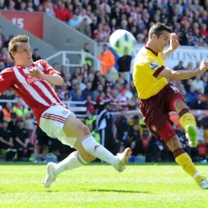 Robin van Persie (Arsenal) Dean Whitehead (Stoke). Stoke City 3: 1 Arsenal