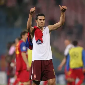 Robin van Persie (Arsenal) gives the fans the thumbs up after the match
