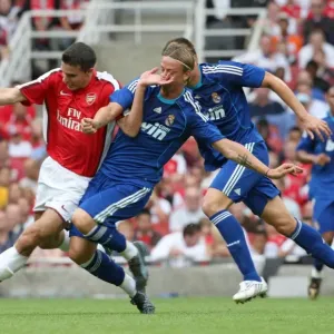 Robin van Persie (Arsenal) Guti (Real) Robin van Persie (Arsenal) Guti (Real)