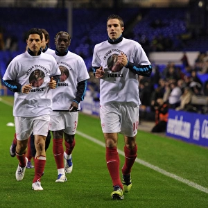 Robin van Persie and Arsenal Honor Fabrice Muamba Before Everton Clash (2011-12)