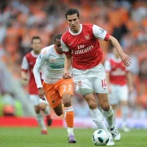 Robin van Persie (Arsenal) Ishmel Demontagnac (Blackpool). Arsenal 6: 0 Blackpool