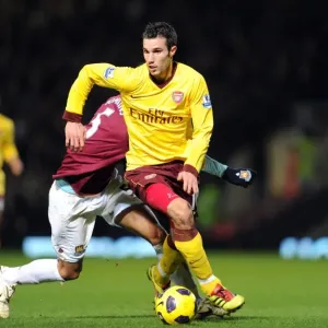 Robin van Persie (Arsenal) James Tomkins (West Ham). West Ham United 0: 3 Arsenal