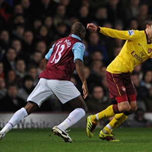 Robin van Persie (Arsenal) Luis Boa Morte (West Ham). West Ham United 0: 3 Arsenal