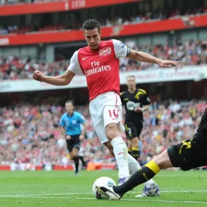 Robin van Persie (Arsenal) Paul Robinson (Bolton). Arsenal 3: 0 Bolton Wanderers Robin van Persie (Arsenal) Paul Robinson (Bolton). Arsenal 3: 0 Bolton Wanderers