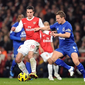 Robin van Persie (Arsenal) Phil Jagielka (Everton). Arsenal 2: 1 Everton