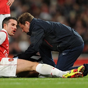 Robin van Persie (Arsenal) with Physio Colin Lewin. Arsenal 2: 1 Fulham