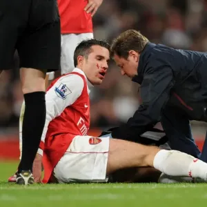Robin van Persie (Arsenal) with Physio Colin Lewin. Arsenal 2: 1 Fulham Robin van Persie (Arsenal) with Physio Colin Lewin. Arsenal 2: 1 Fulham