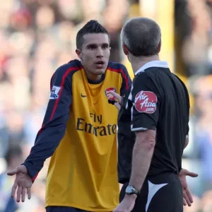 Robin van Persie (Arsenal) and Referee Martin Atkinson Robin van Persie (Arsenal) and Referee Martin Atkinson