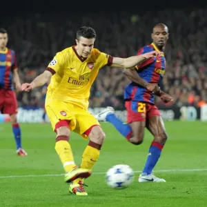 Robin van Persie (Arsenal) shoots for goal after the referee has blown his whistle earning a 2nd yellow card. Barcelona 3: 1 Arsenal. UEFA Champions League. Last 16, 2nd leg. Camp Nou, Barcelona, 8 / 3 / 11. Credit : Arsenal Football Club /