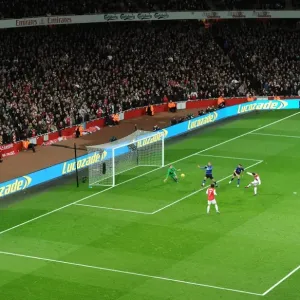 Robin van Persie (Arsenal) shoots wide past Anders Lindegaard (Man Utd) Robin van Persie (Arsenal) shoots wide past Anders Lindegaard (Man Utd)