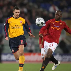 Robin van Persie (Arsenal) Souleymane Diamoutene (Roma)
