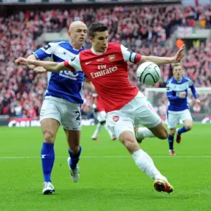 Robin van Persie (Arsenal) Stephen Carr (Birmingham). Arsenal 1: 2 Birmingham City Robin van Persie (Arsenal) Stephen Carr (Birmingham). Arsenal 1: 2 Birmingham City