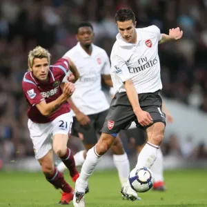 Robin van Persie (Arsenal) Valon Behrami (West Ham) Robin van Persie (Arsenal) Valon Behrami (West Ham)