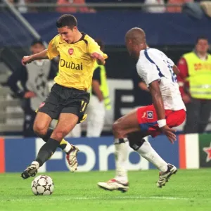 Robin van Persie (Arsenal) Vincent Kompany (Hamburg)